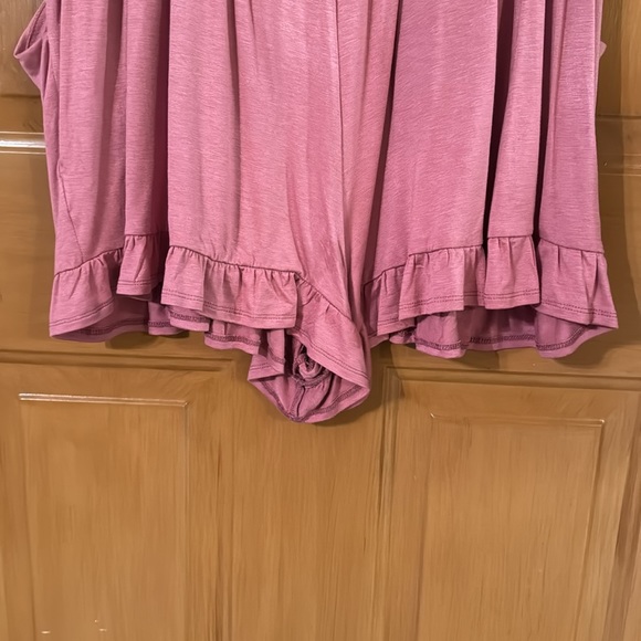 Size 3XL Women’s Mauve Pink Lily Romper w/ Fluttered Shorts - Picture 8 of 8